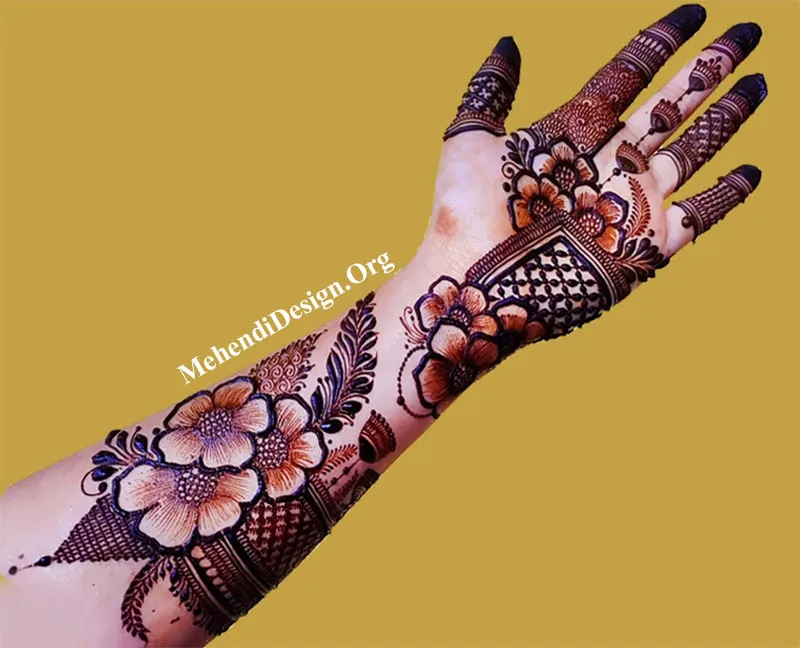 Royal bridal henna design Follow:@monika_mehndiart . .  Cr:@monika_mehendiart #mehndilookbook #mehndioutfits #henna #hennavibes… |  Instagram