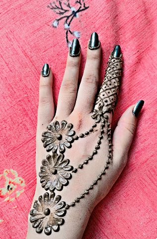 Image of Bridal Mehndi with Dewdrop Chains Bridal Mehndi with Dewdrop Chains