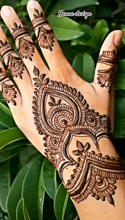 Image of Minimal Acorn Motif Mehndi Art Minimal Acorn Motif Mehndi Art