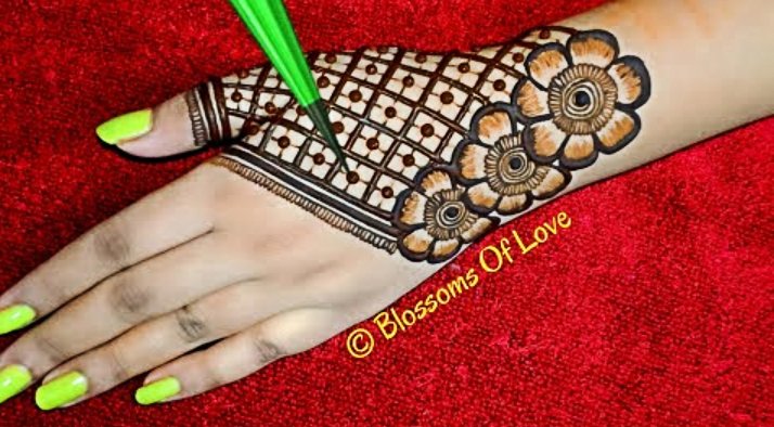 Image of Minimal Autumn Blossom Mehndi Pattern Minimal Autumn Blossom Mehndi Pattern