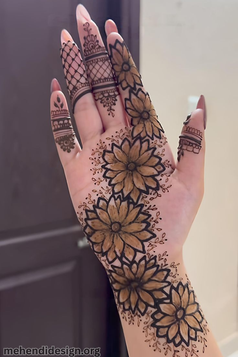 হাতের তালুর মেহেদী ডিজাইন