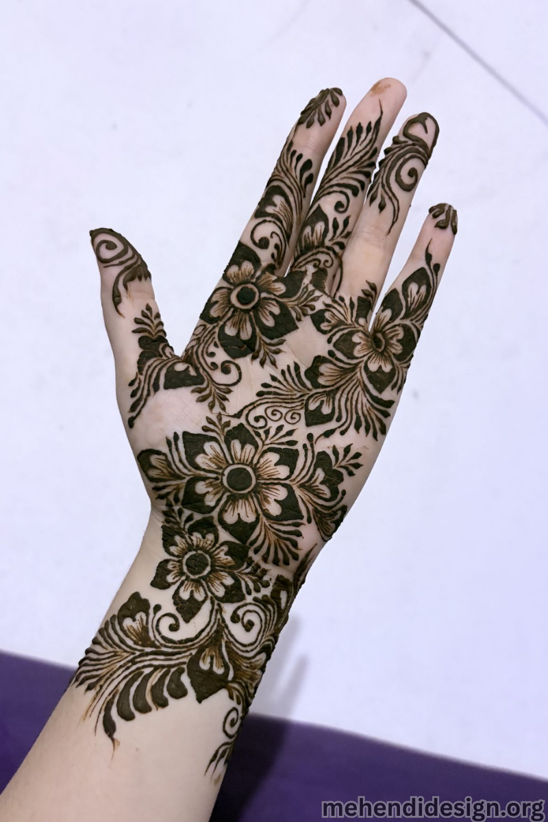 হাতের তালুর মেহেদী ডিজাইন